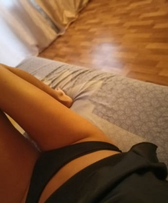 Откровенная и нежная, я создам атмосферу настоящего удовольствия и расслабления. У меня есть опыт, чтобы удовлетворить самые скрытые желания. Я предоставляю широкий спектр услуг, от классического секса до экзотических фантазий. Мои руки будут ласкать каждую клеточку твоего тела, доставляя незабываемые ощущения. Наши встречи полны эмоций и страсти. Смотри мои фото, чтобы узнать меня лучше. Отзывы о моей работе говорят сами за себя. Жду встречи с тобой в Москве! 💋 Екатерина